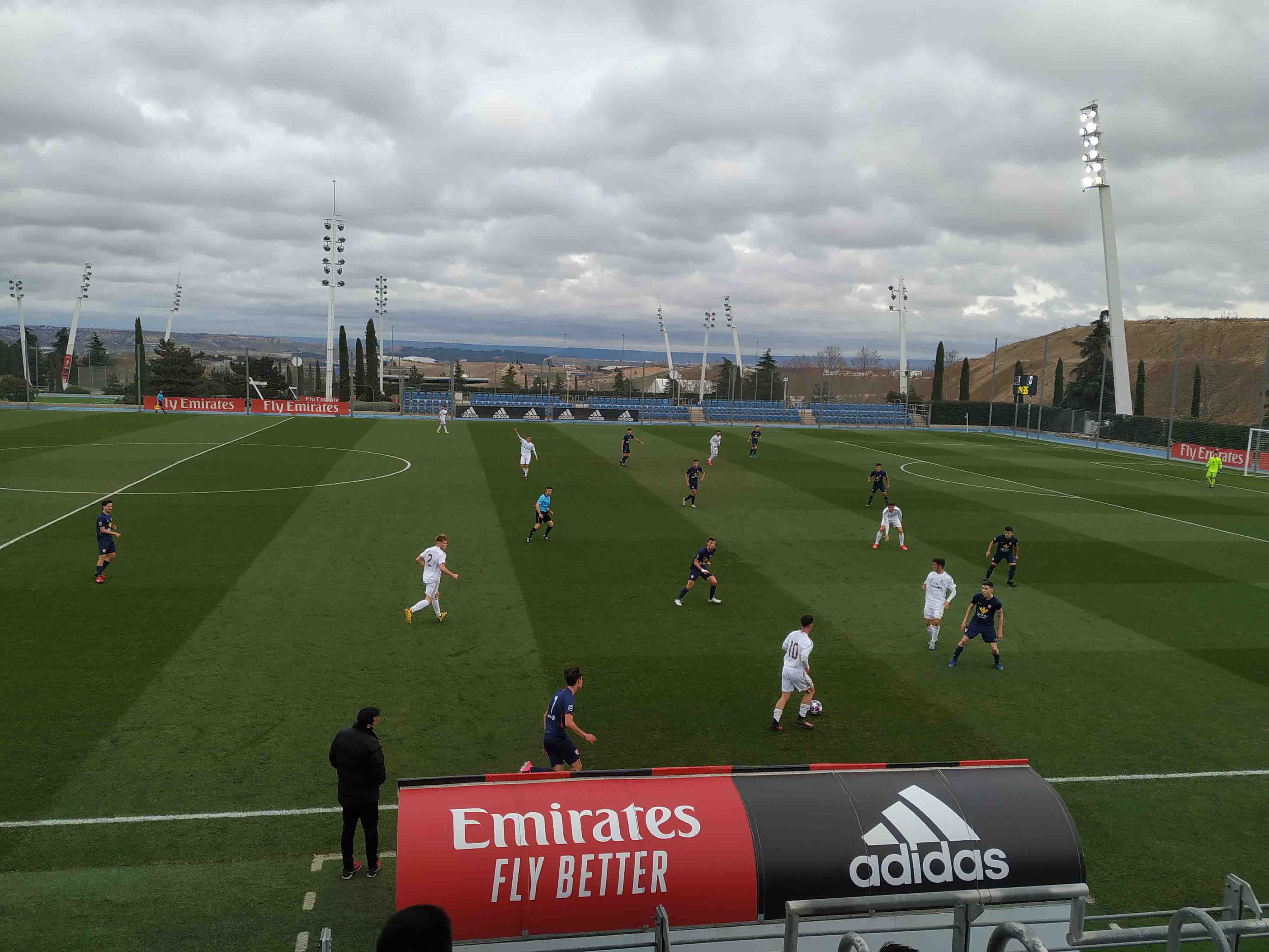 Arribas dirigiendo un ataque del Real Madrid | Foto: Gabriel Buendía