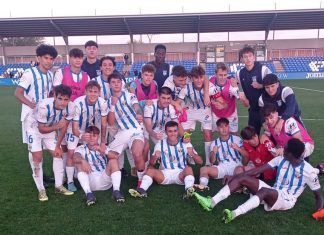 El CD Leganés logra su tercera victoria consecutiva frente al UD La Cruz Villanovense La plantilla del Leganés celebra la victoria en la jornada 8