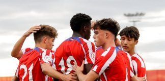 Jugadores del Atlético de madrid celebran un gol