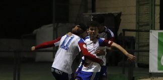 Jugadores del Rayo celebran la sufrida victoria