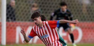 Lance del partido Real Sporting - Coruxo FC