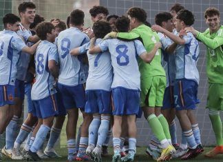 Celebración España sub-17 tras la victoria a Alemania sub-17