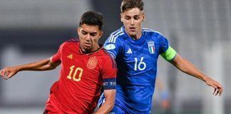 Ilias Akhomach en el partido contra Italia