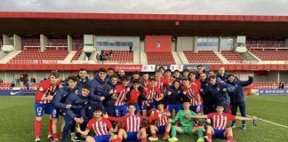 Los jugadores celebrando la victoria