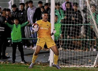 Andreu Vivó tras parar un penalti en la ronda de 1/16 de la Copa del Rey Juvenil