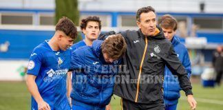 Pablo López abraza a Nico, el MVP del Getafe de la jornada 25