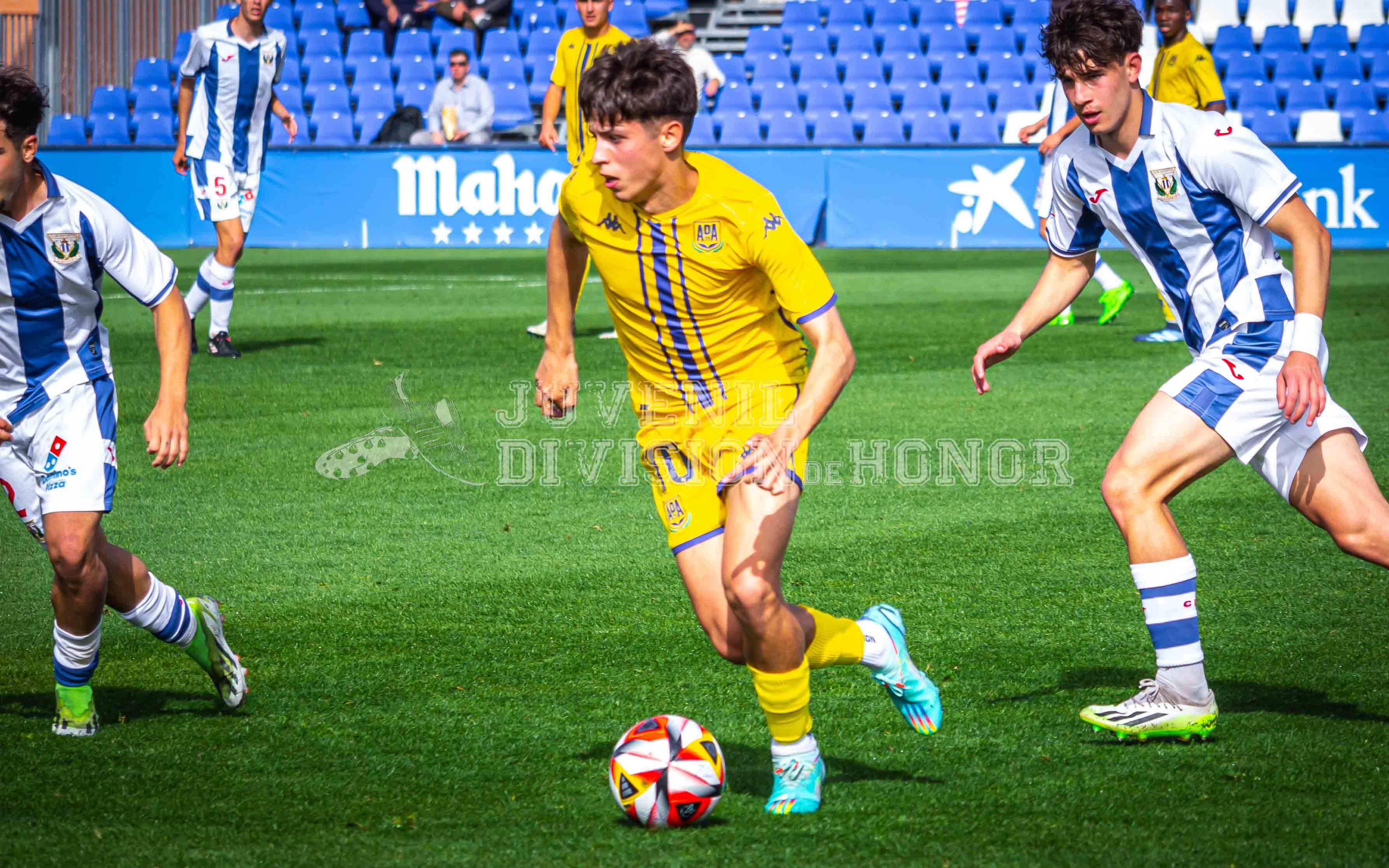 Di Domenico controlando el balón