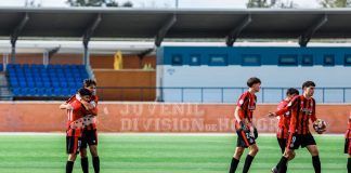Los goles tardíos dan alas al Adarve