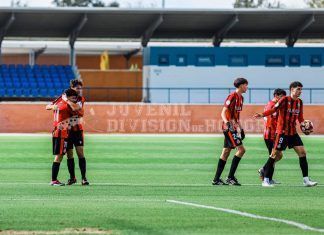 Los goles tardíos dan alas al Adarve