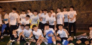 Los juveniles celebrando el título de liga