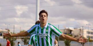 Paco Esteban celebrando uno de sus goles