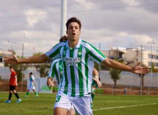 Paco Esteban celebrando uno de sus goles