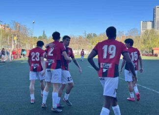 El Adarve se lleva la victoria en un partido muy físico