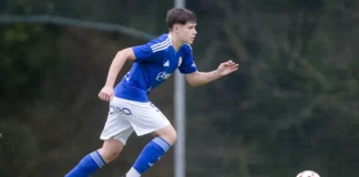 Arturo Aribas, el pilar defensivo del Real Oviedo