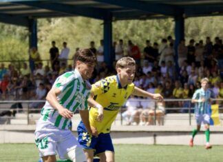 El Betis remonta en Canarias