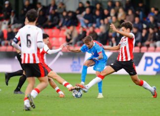 El PSV remonta y evita la clasificación matemática atlética al top6