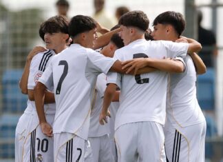 El primer tiempo le bastó al Real Madrid La insistencia del Real Madrid tumba el muro del Sporting de Hortaleza
