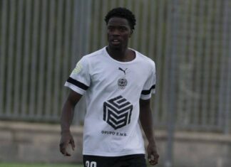 Testimony Onukwuru firma con el Athletic. Foto: CD SAN IGNACIO