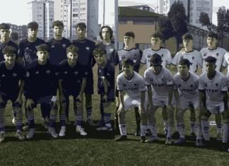 Montañeros firma una remontada épica ante el Roces con dos goles en el descuento de Baye y Eli. El partido terminó con incidencias.
