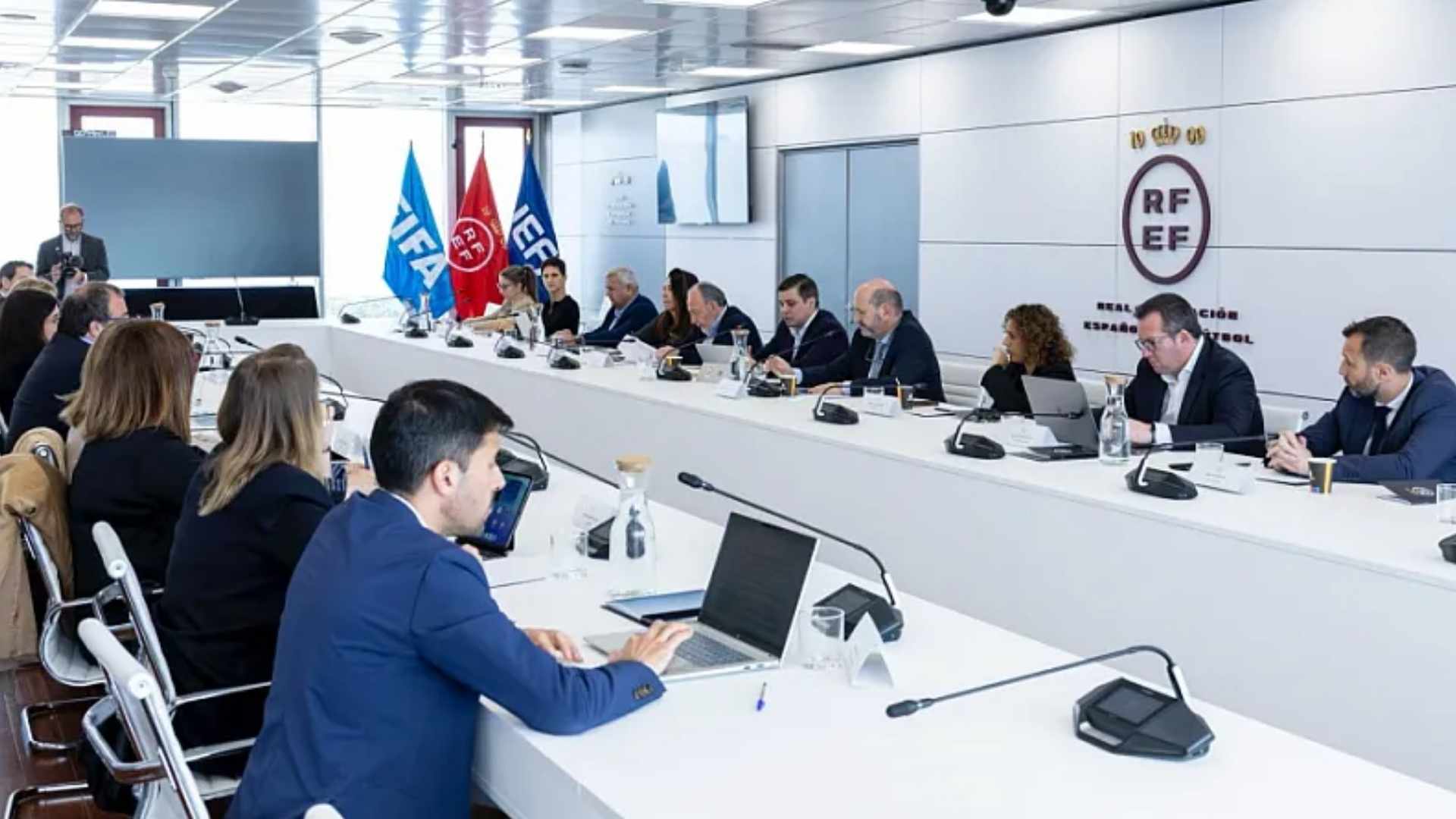 España presenta su candidatura para acoger el Europeo sub-21 - Juvenil ...