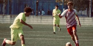 La perla de la cantera blanquivioleta Miguel Redondo, firma su primer contrato como profesional y seguirá ligado al Real Valladolid.
