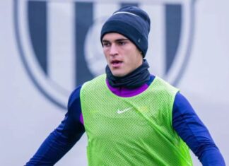 El central capitán del filial blaugrana hará la próxima pretemporada con el primer equipo bajo el mando de Flick.