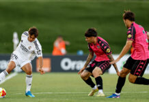 Pol Fortuny regateando a sus rivales. Fuente: Cantera Real Madrid en X
